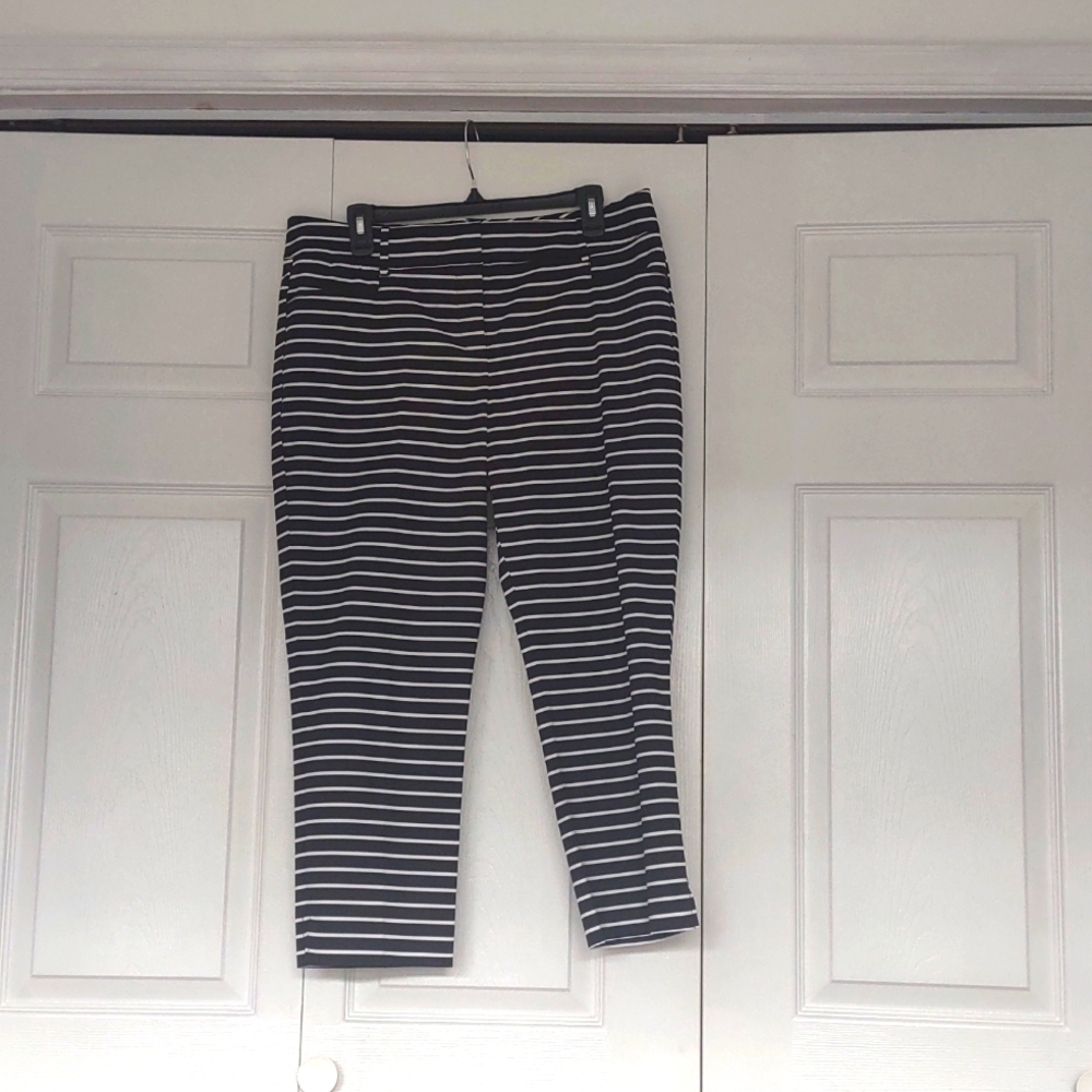 New York and Company black and white striped capris
